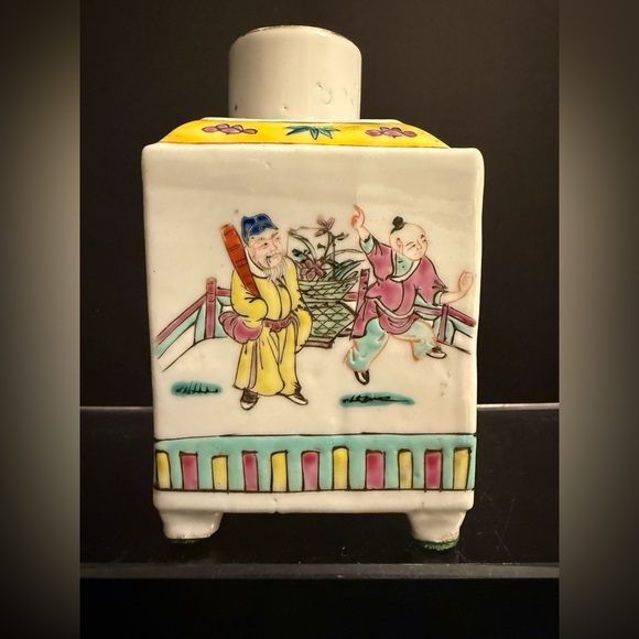 🏮 Vintage Chinese Porcelain Famille Rose Diamond-Shaped Vase / Tea Caddy - Picture 5 of 10